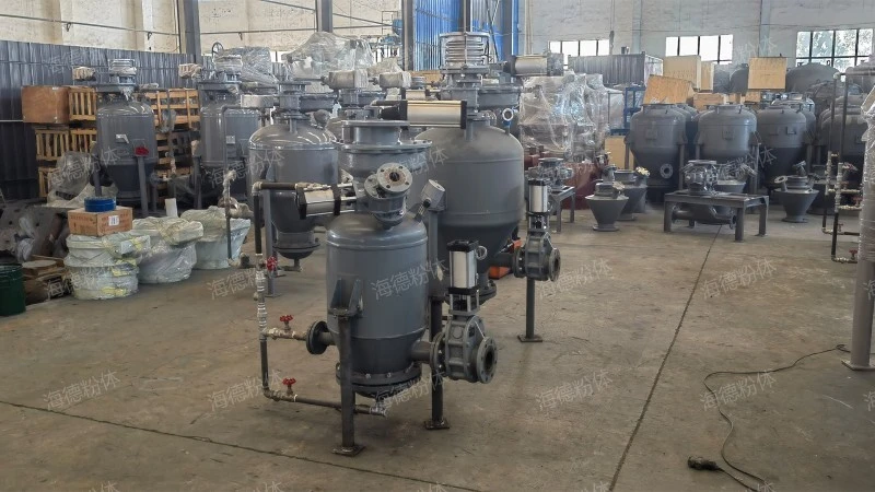 Upward blowing pneumatic ash conveying bin pump