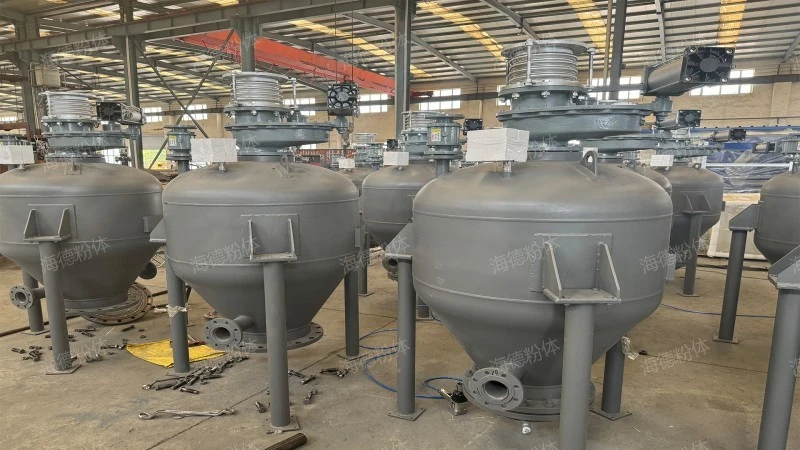 Upward pneumatic ash conveying bin pump