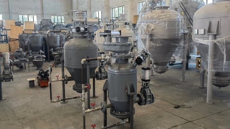 Upward blowing pneumatic conveying bin pump