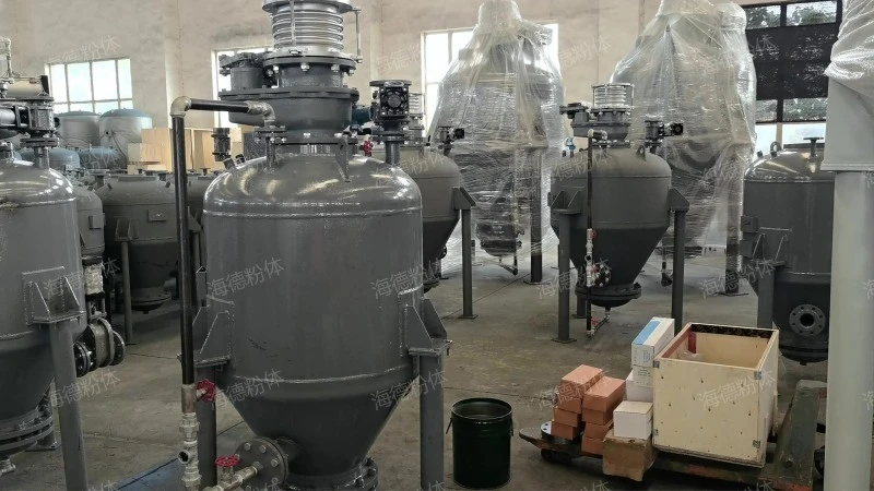 Upward suction bin type ash conveying pump