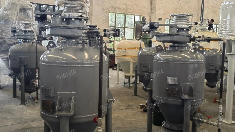 Mobile pneumatic conveying bin pump