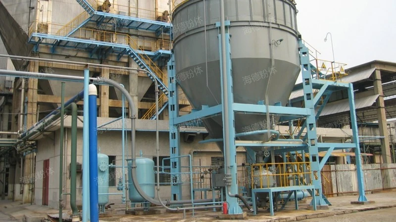 Upward pneumatic ash conveying bin pump