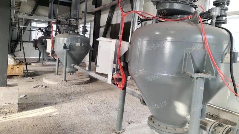 Upward pneumatic ash conveying bin pump