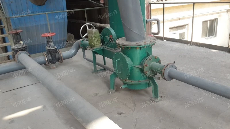 Dilute phase seal pump