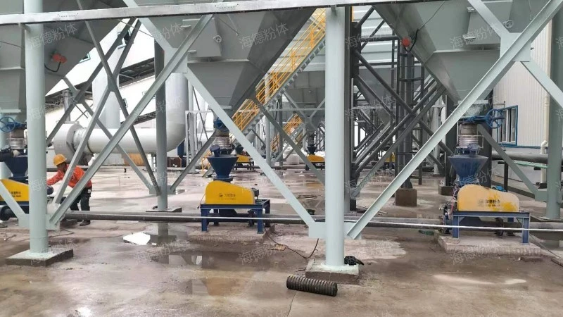 Automatic loading and unloading pneumatic conveying