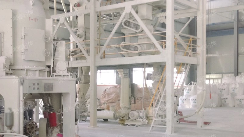 Ton package unloading and conveying system